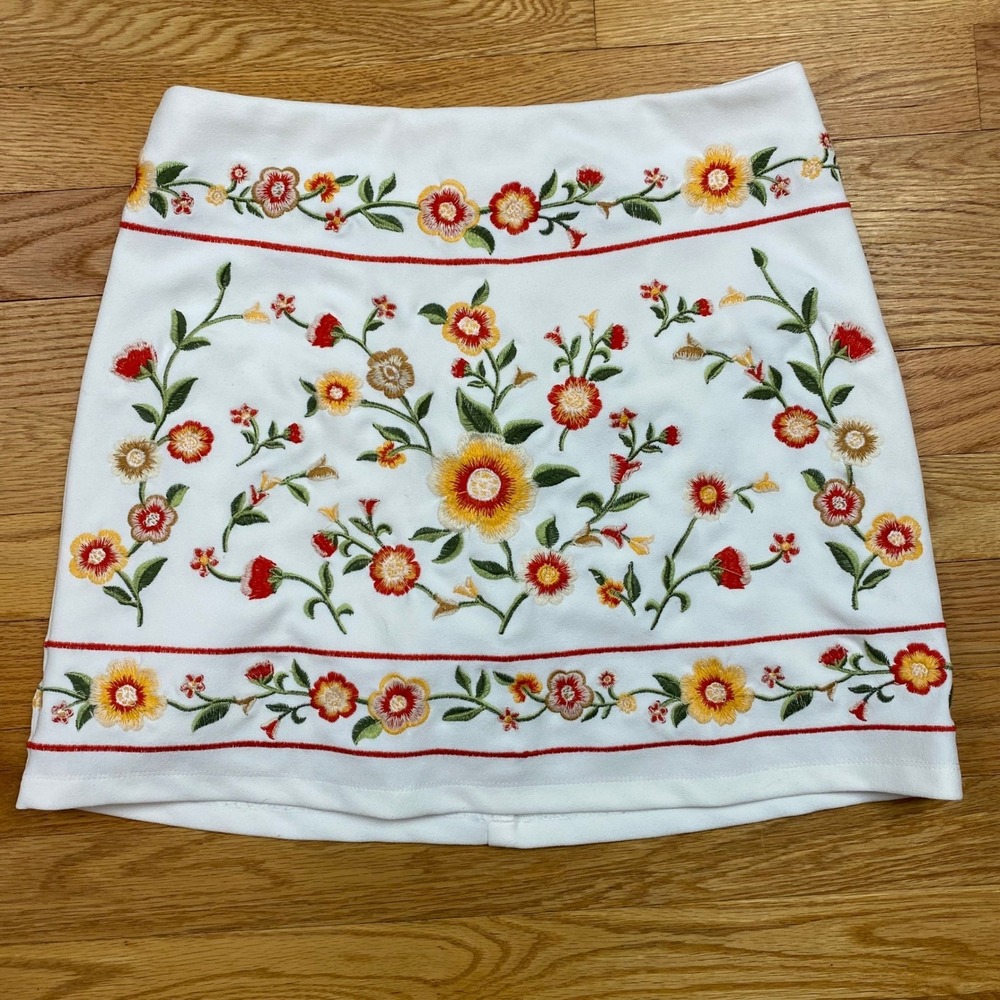 Forever 21 Floral Embroidered Mini Skirt Womens Small White Boho Cottagecore